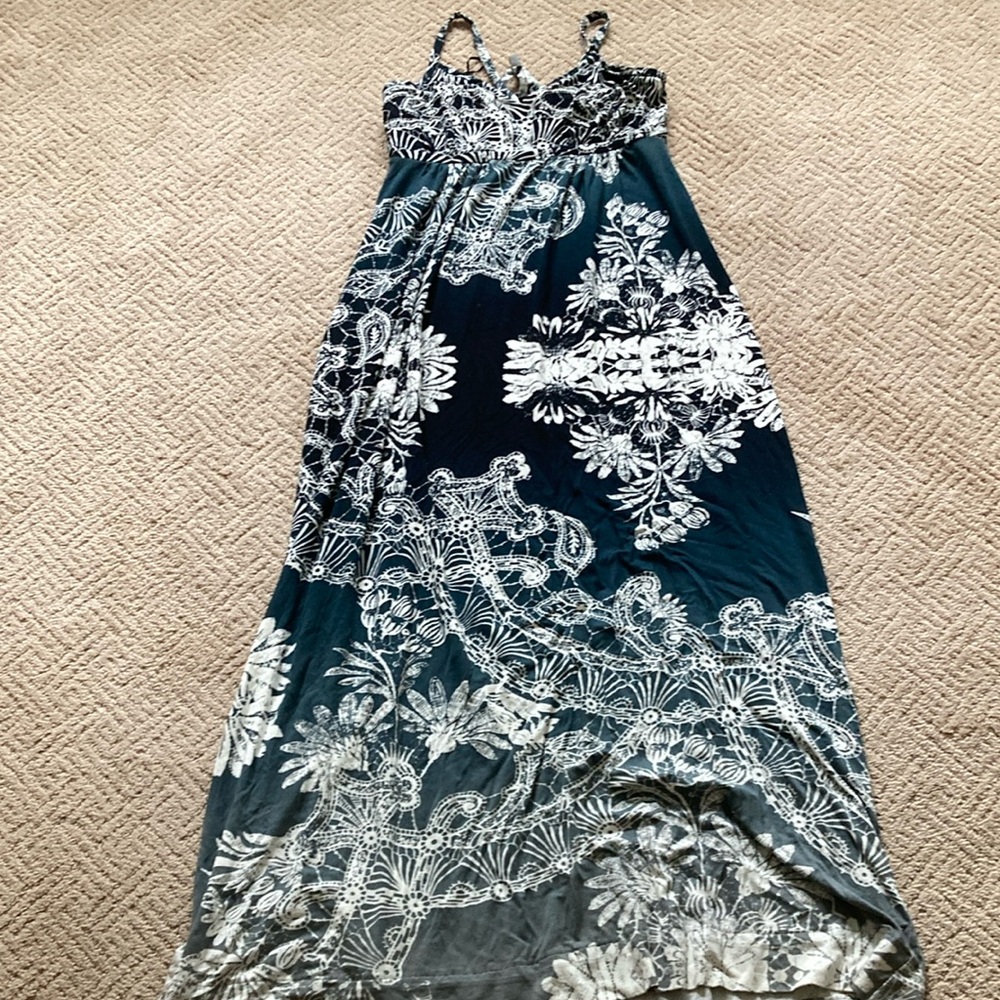 Elegant Floral Maxi Dress - Ombré Navy White